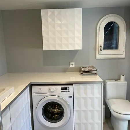 La Petite Maison De *